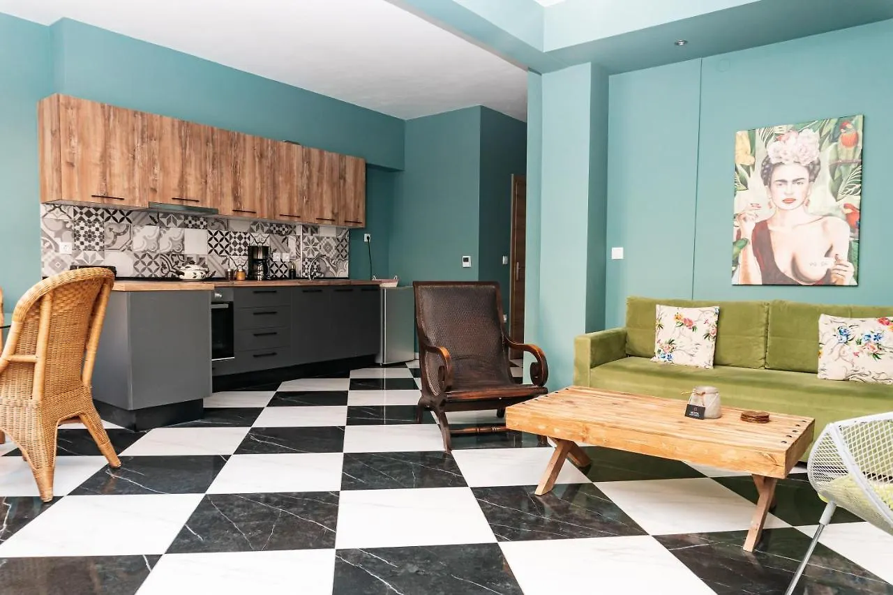 Art Deco Chess Casa, Apartment With Private Patio Salonic