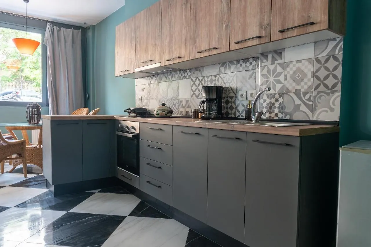 Art Deco Chess Casa, Apartment With Private Patio Salonic