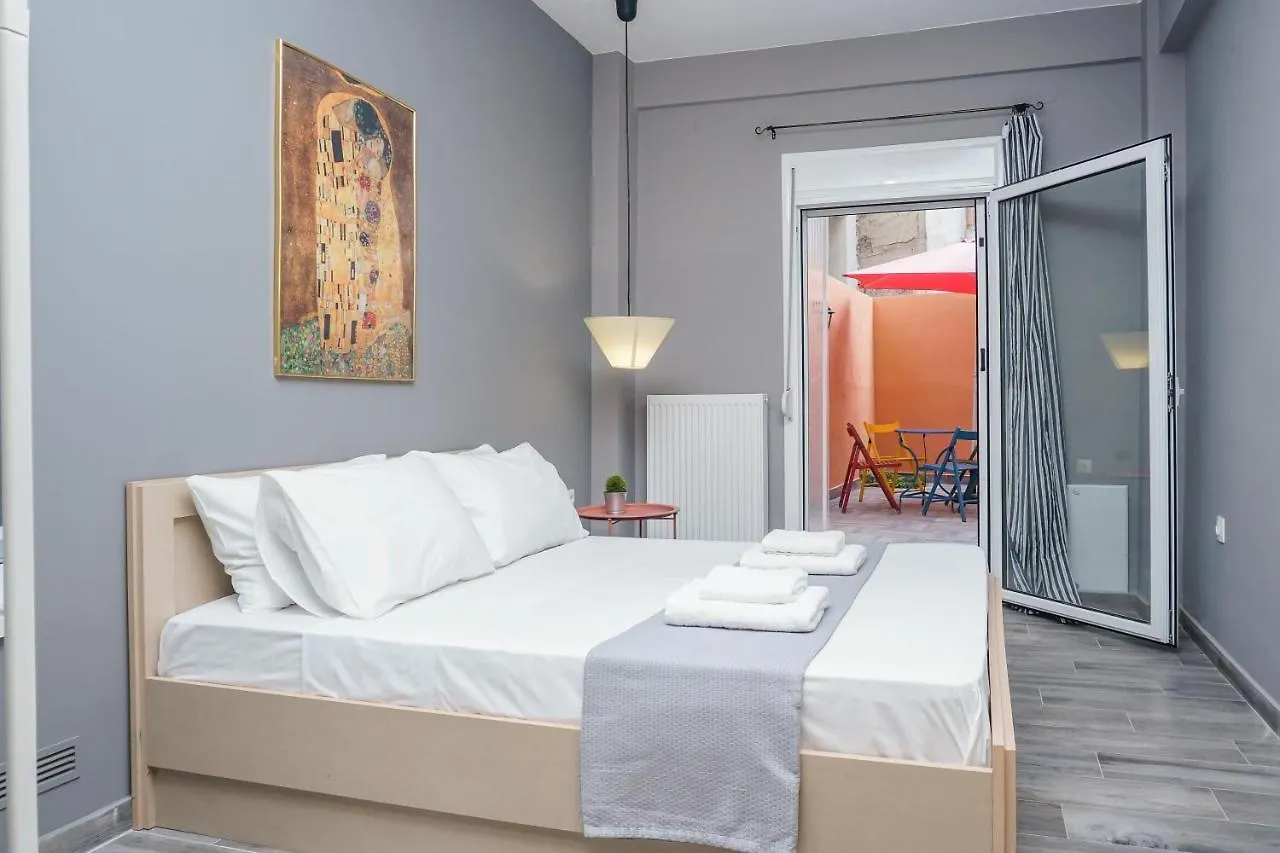 Art Deco Chess Casa, Apartment With Private Patio Salonic