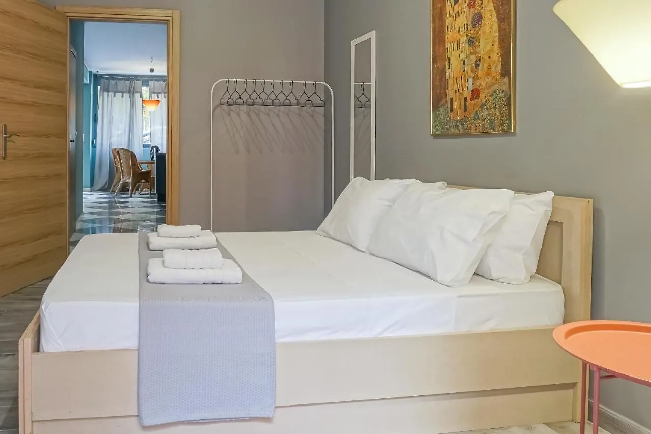 Art Deco Chess Casa, Apartment With Private Patio Salonic