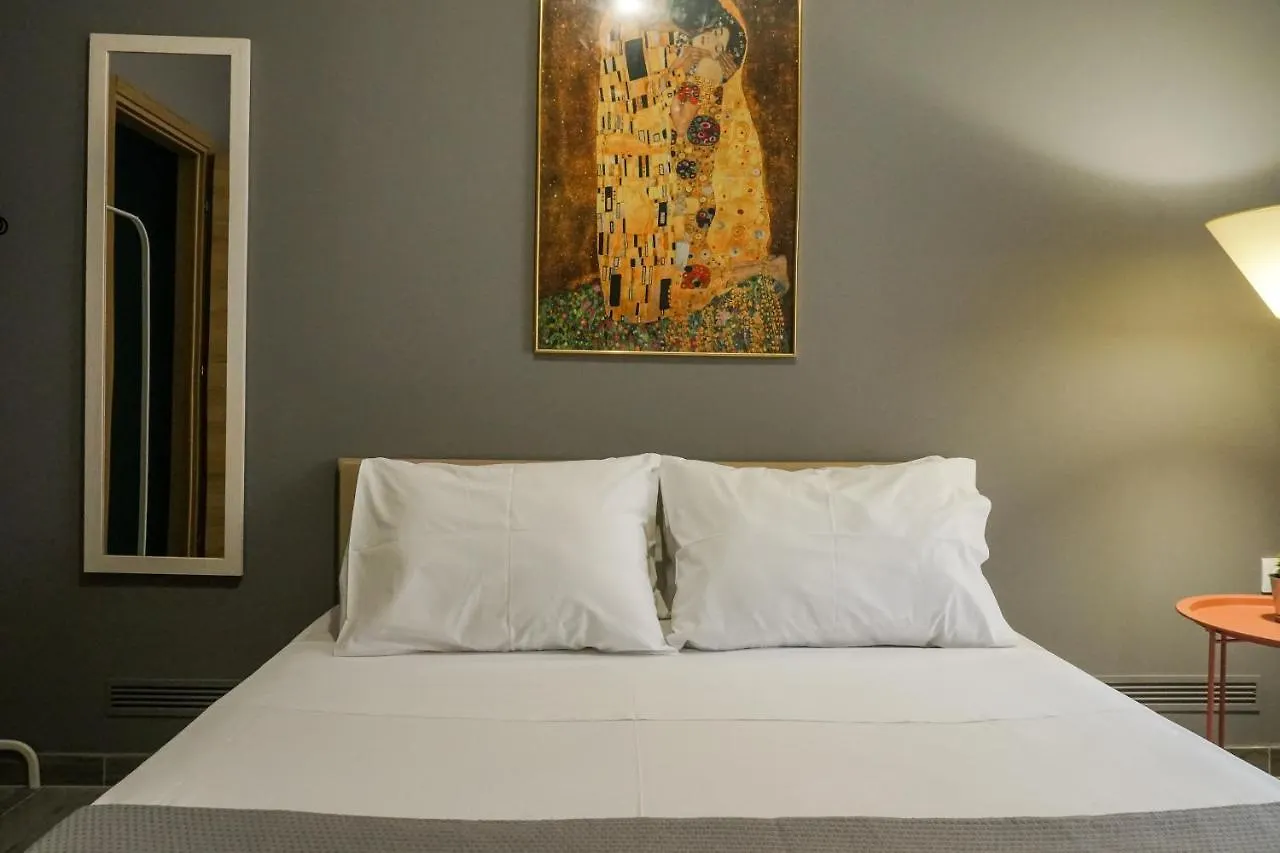 Art Deco Chess Casa, Apartment With Private Patio Salonic