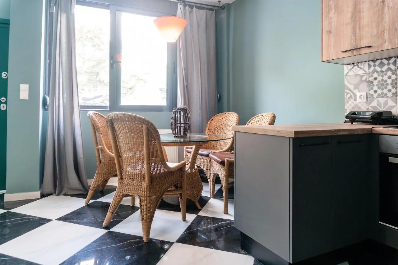 Art Deco Chess Casa, Apartment With Private Patio Salonic